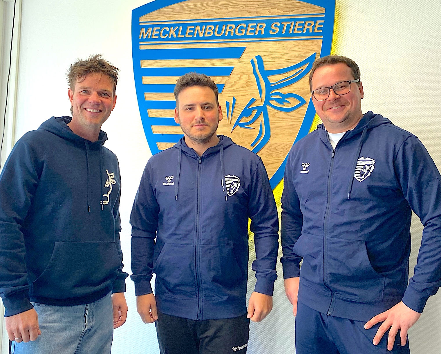Kevin Bartz (M.) ist neuer Nachwuchskoordinator bei den Jungstieren.